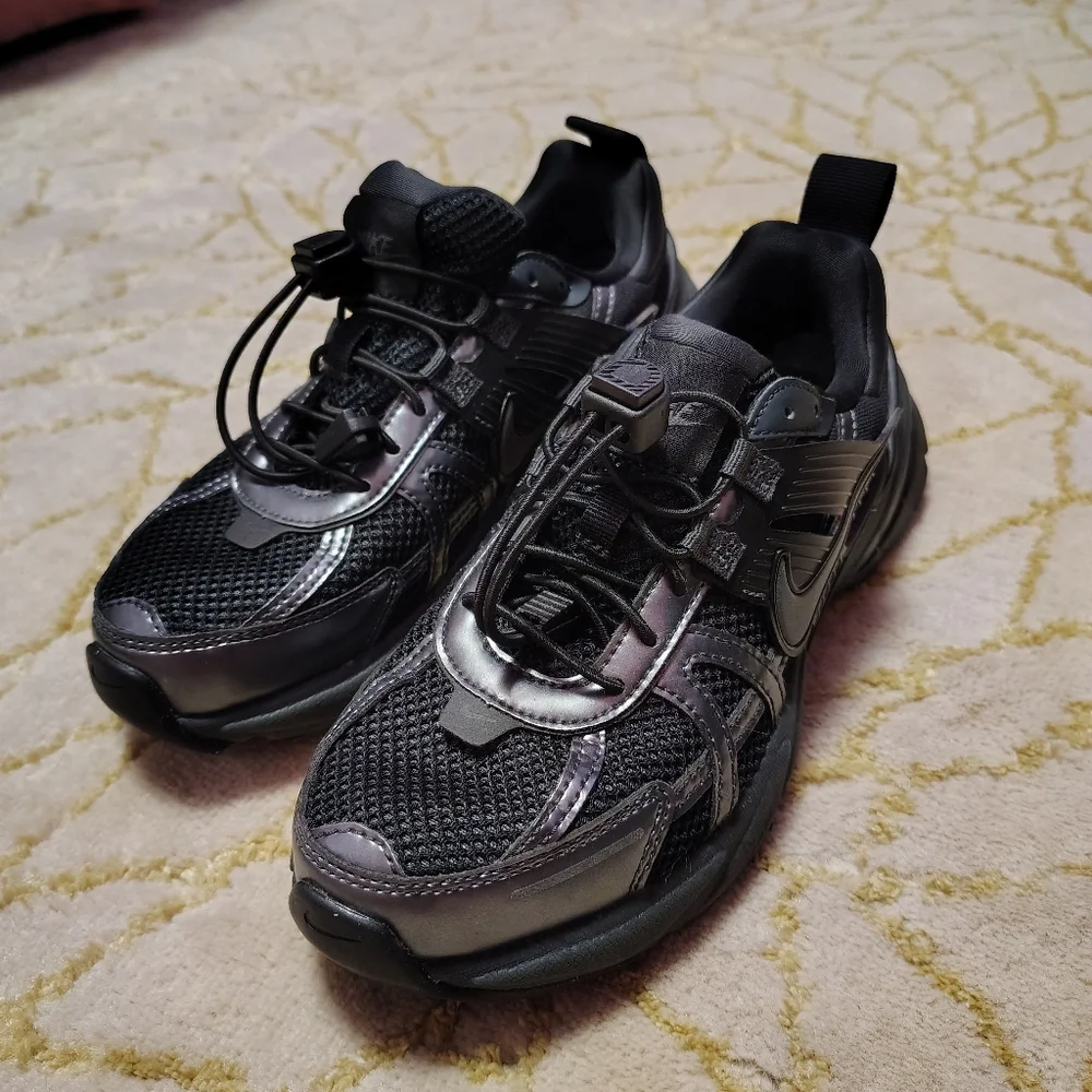 Nike Women's V2K Run Shoes Black
